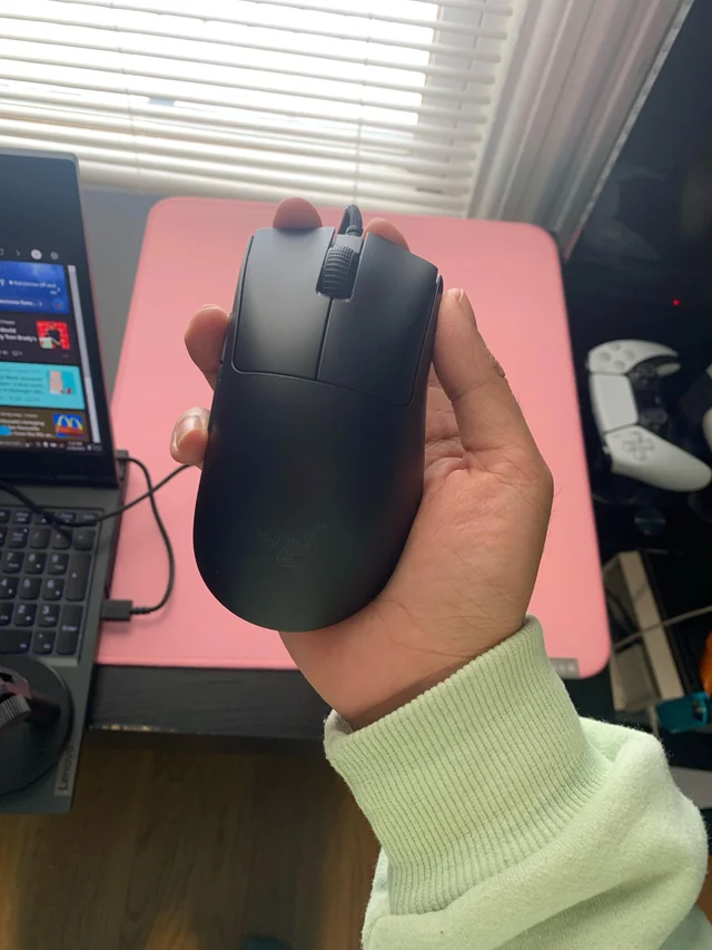 the-deathadder-v3-wired-is-better-than-the-pro-in-almost-v0-vgu6f3j5w0la1