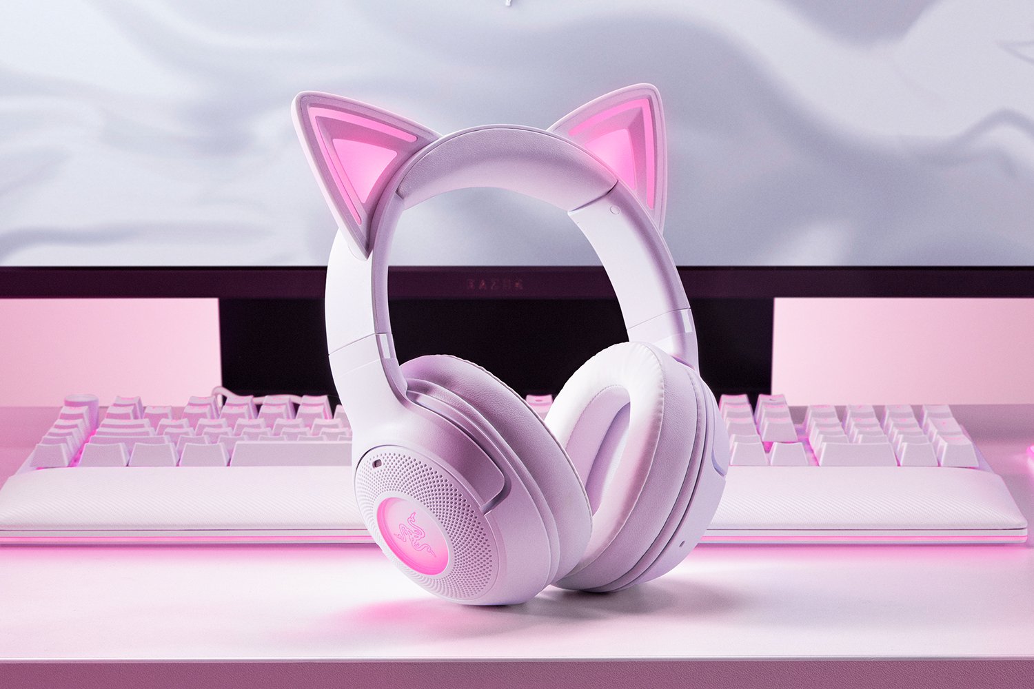 https___medias-p1.phoenix.razer.com_sys-master-phoenix-images-container_h63_hc9_9879046717470_250306-kraken-kitty-v2-bt-whiet-1500x1000-1