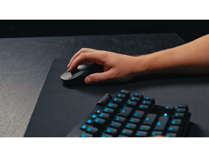 pro-x-superlight-2-mouse-lifestyle-gallery-2