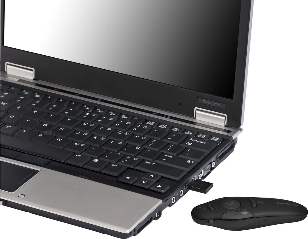 0014568_wireless-usb-presenter-with-laser-pointer_4b1494e7-eae3-464f-9df7-106ed1ae26be-362540_1024x1024
